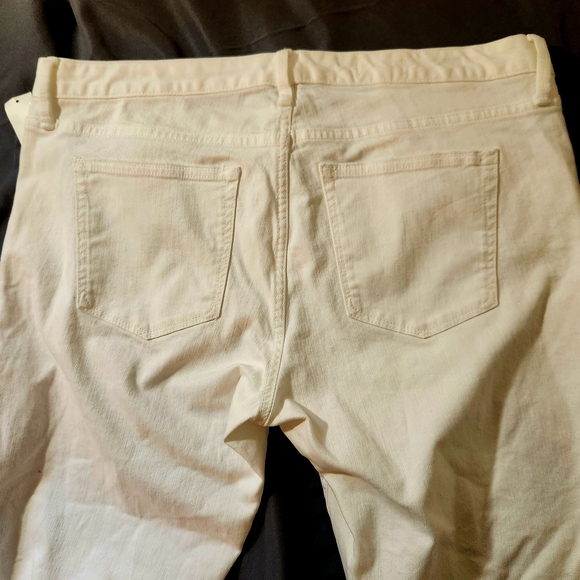 ⭐️NWT White GAP Straight Leg Jeans | Classic Fit Size 33 - Picture 9 of 9